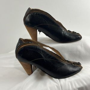 Fly London Fly Girl Black Leather Zipper Heels